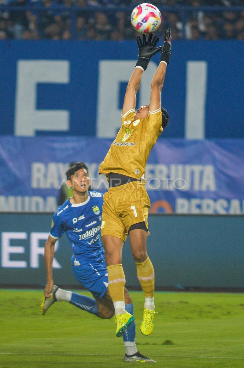 Persib Bandung against Barito Putera