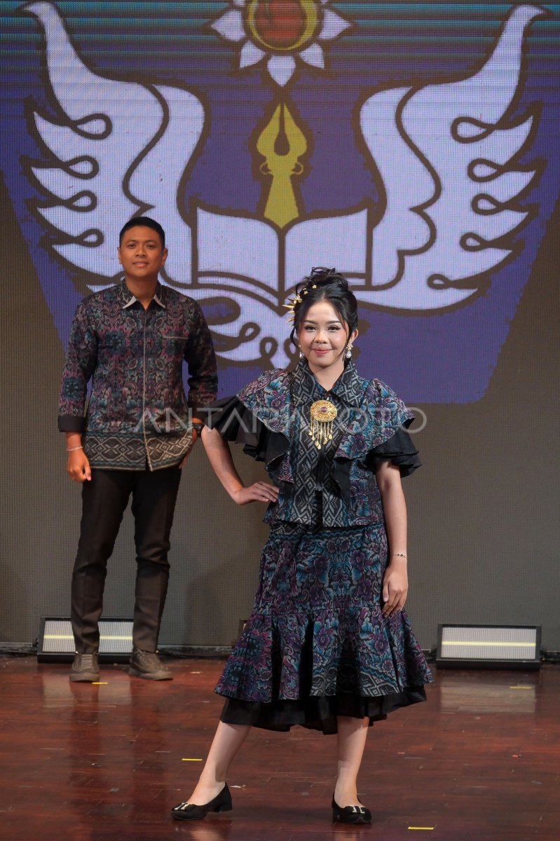 Fashion show featuring local Balinese textile