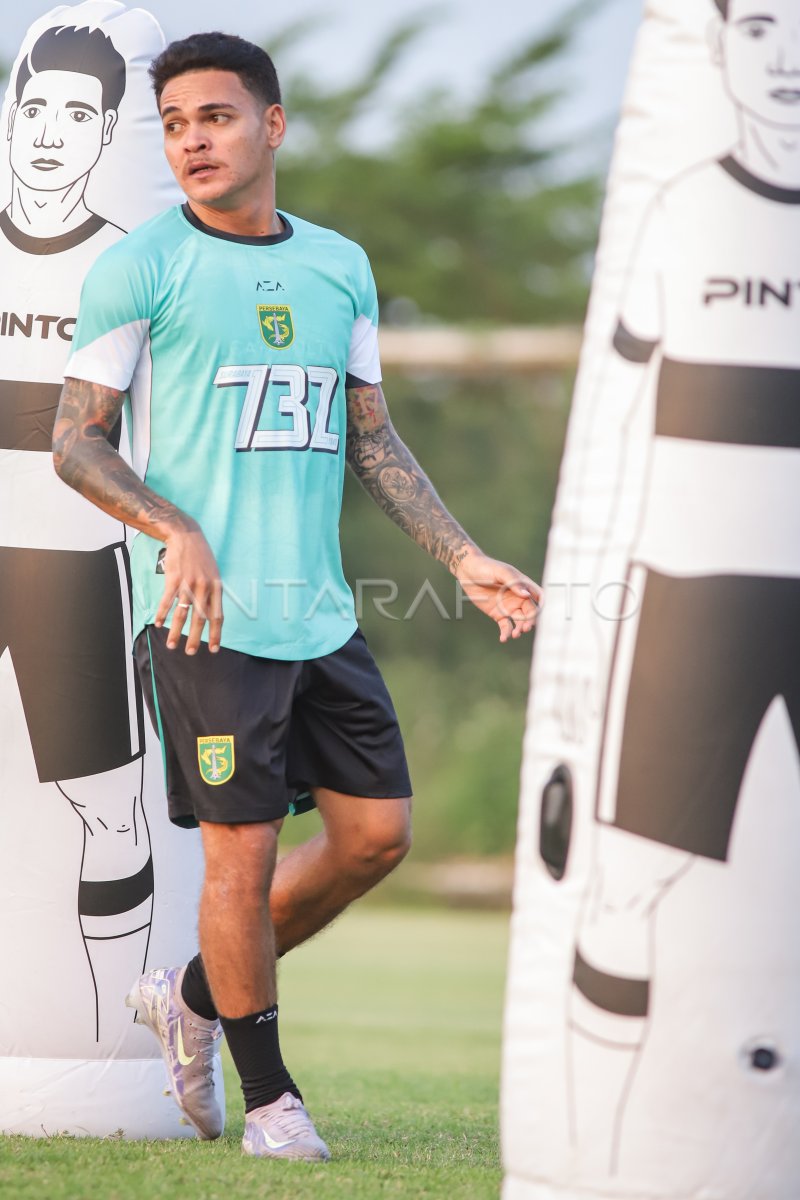 Pesepak bola asing baru Persebaya Surabaya