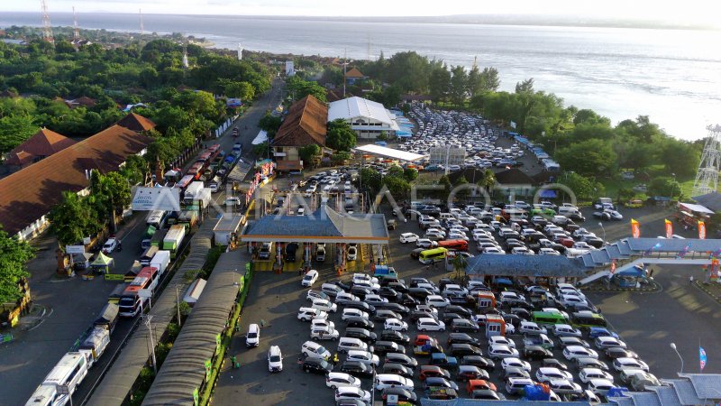 Puncak Arus Mudik Pelabuhan Gilimanuk Antara Foto 2671