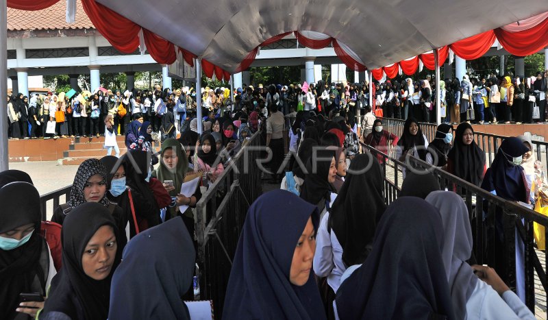 UPAYA TEKAN ANGKA PENGANGGURAN | ANTARA Foto