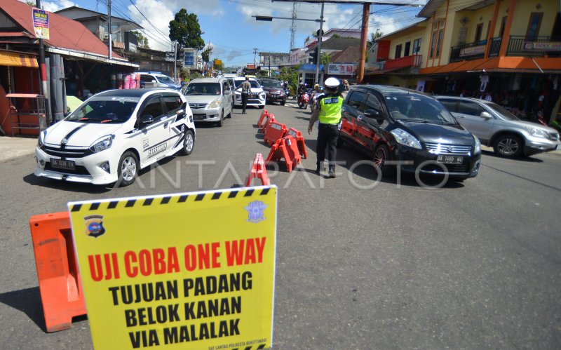 Uji Coba Sistem Satu Arah Jalan Padang Bukittinggi Antara Foto