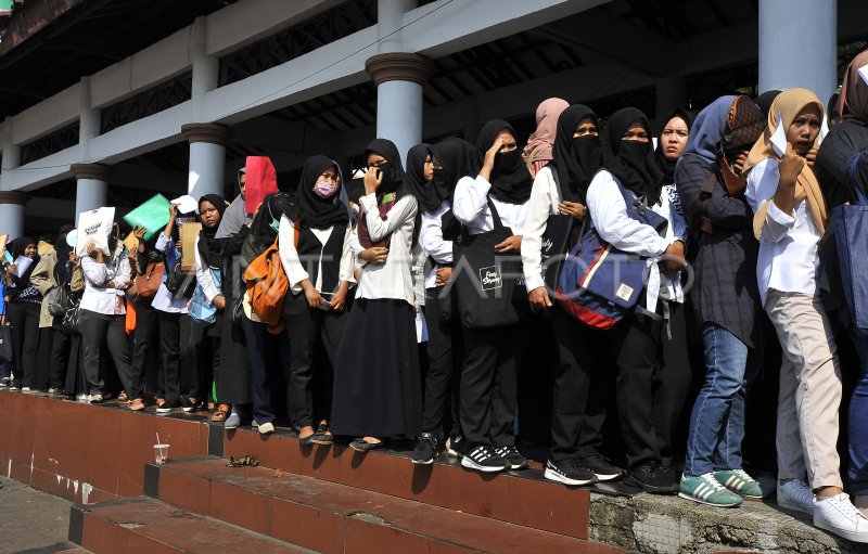 UPAYA TEKAN ANGKA PENGANGGURAN | ANTARA Foto