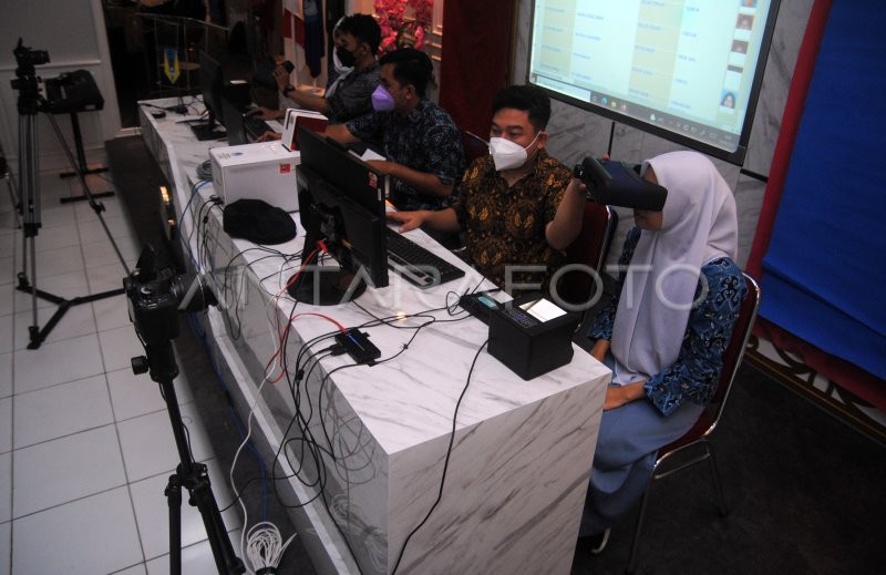 Perekaman Ktp Elektronik Di Sekolah Antara Foto