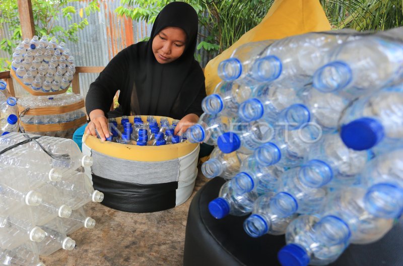 Pemanfaatan sampah plastik di Aceh ANTARA Foto