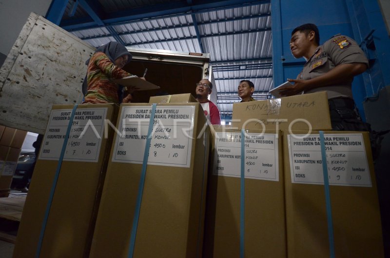 Distribusi Surat Suara Pilpres Sulsel Antara Foto