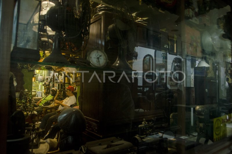 KONDISI PASAR ANTIK BANDUNG DI MASA PANDEMI | ANTARA Foto