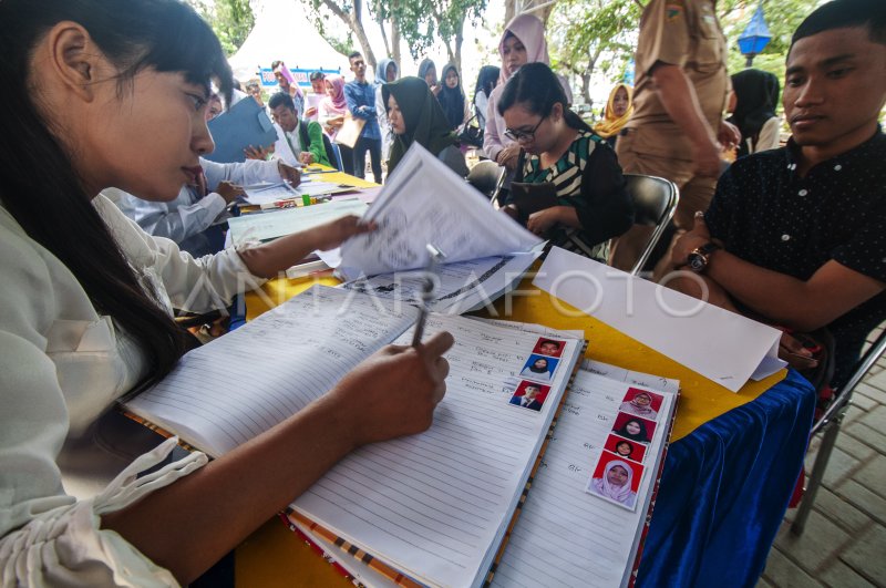 JOB FAIR KORBAN BENCANA DI PALU | ANTARA Foto