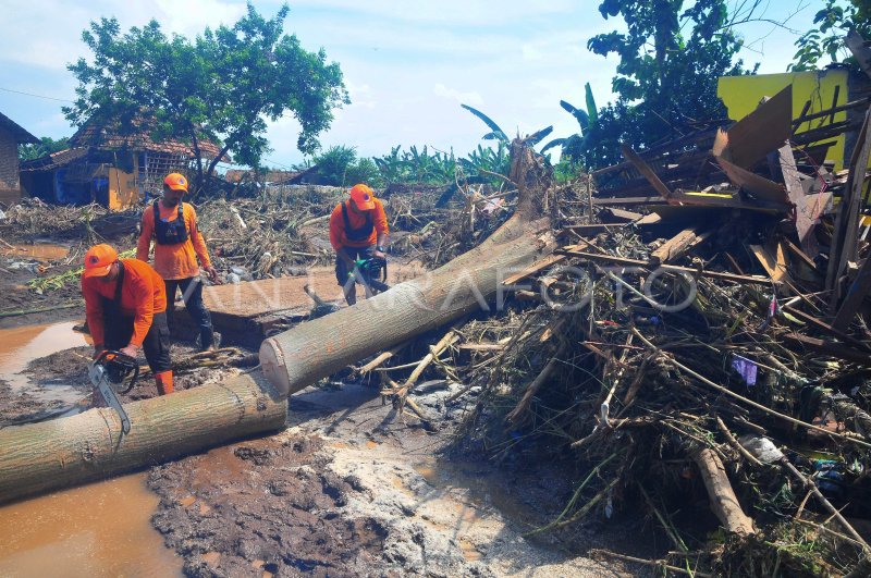 Banjir Bandang Di Pati Antara Foto