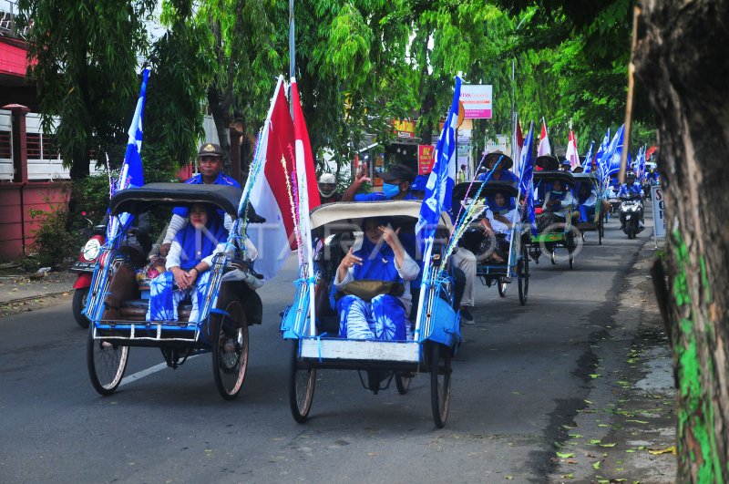 Pendaftaran Bacaleg Pan Dengan Naik Becak Antara Foto