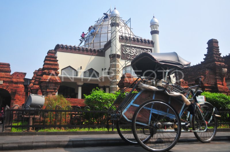 Perawatan Bangunan Cagar Budaya Masjid Menara Kudus Antara Foto