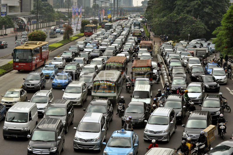 KEMACETAN JALAN SUDIRMAN | ANTARA Foto