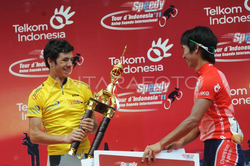 YELLOW JERSEY ANTARA Foto