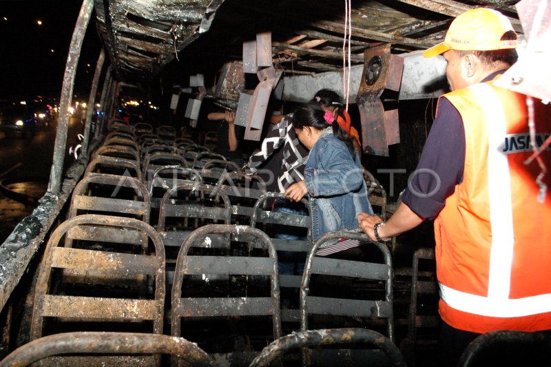 BUS ANGKUTAN MUDIK TERBAKAR | ANTARA Foto