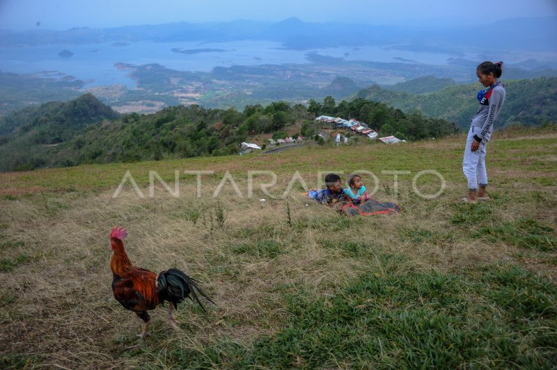 WISATA PUNCAK BATU DUA SUMEDANG | ANTARA Foto