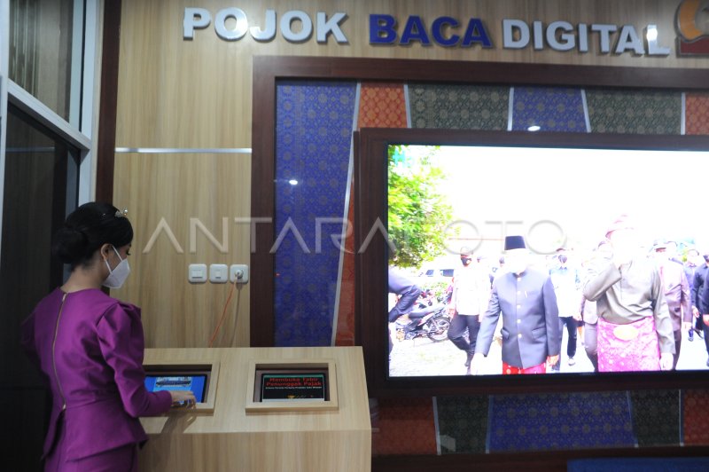 Pojok Baca Digital Di Kantor Samsat Palembang Antara Foto