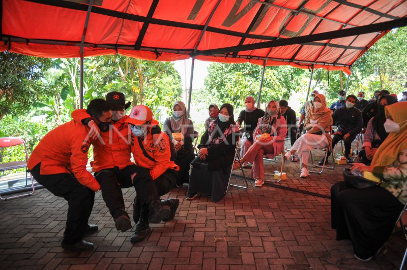 SIMULASI PENANGGULANGAN BENCANA SESAR LEMBANG | ANTARA Foto