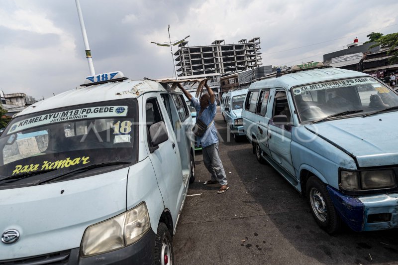 PENYESUAIAN TARIF ANGKUTAN UMUM DI JAKARTA | ANTARA Foto