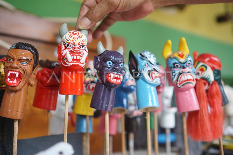 KERAJINAN WAYANG POTEHI