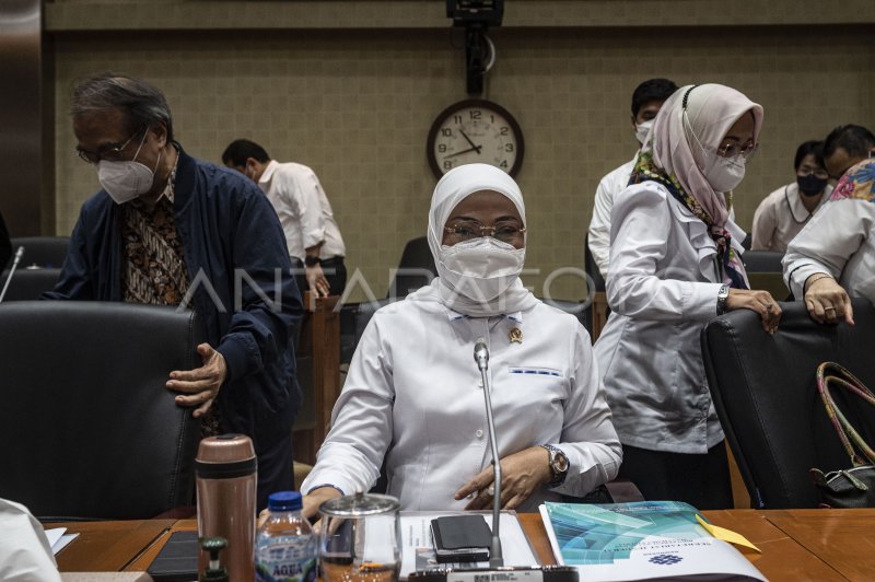 RAKER MENAKER DENGAN KOMISI IX DPR | ANTARA Foto