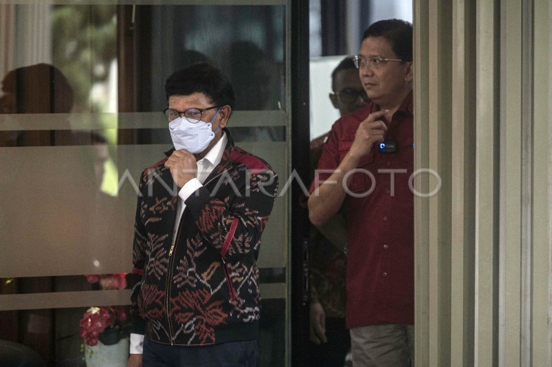KEJAGUNG PERIKSA MENKOMINFO TERKAIT KASUS KORUPSI BTS