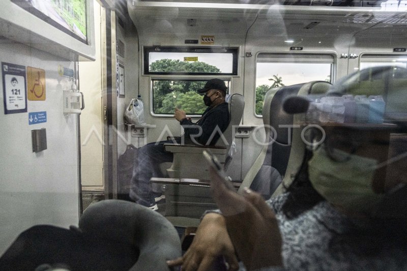 Arus Mudik Kereta Api Di Stasiun Gambir Antara Foto