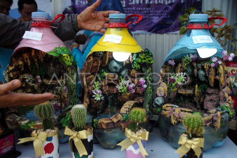 Pameran Daur Ulang Sampah Plastik Antara Foto