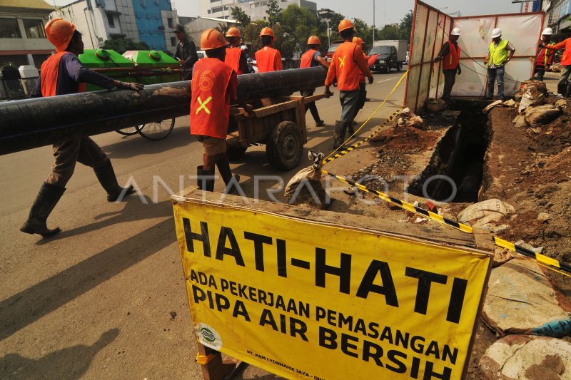 Pemasangan Pipa Air Bersih Antara Foto 3811