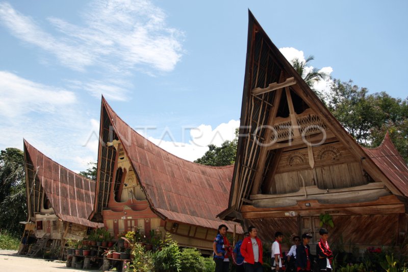 RUMAH ADAT BATAK TOBA | ANTARA Foto