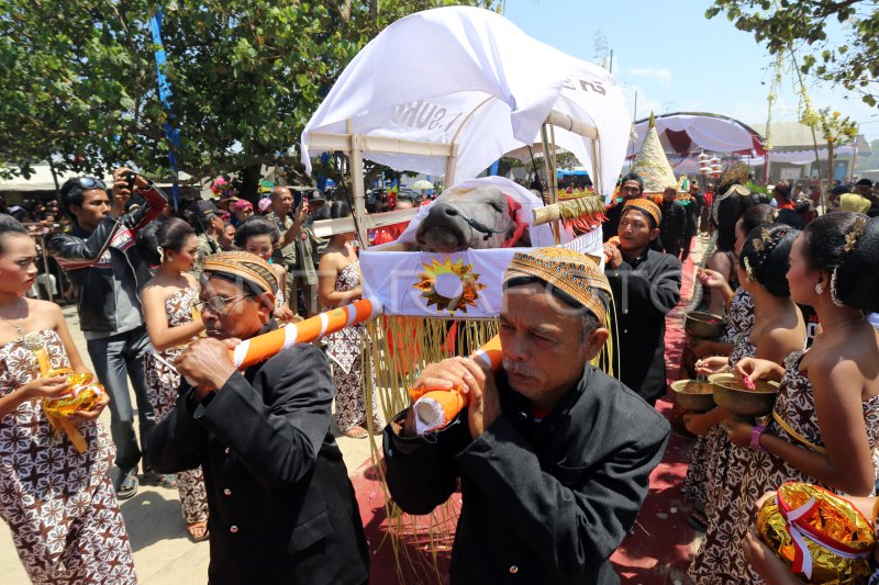 Asal Usul Tradisi Larung Sesaji Di Bali
