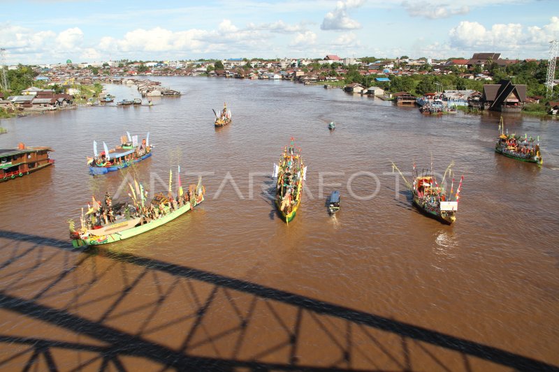 FESTIVAL PERAHU HIAS TRADISIONAL