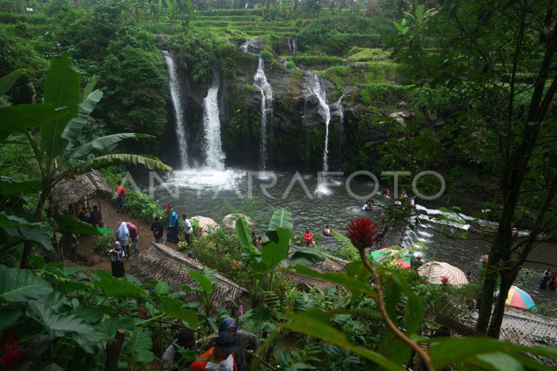 ARI TERJUN KEMBAR ARUM | ANTARA Foto