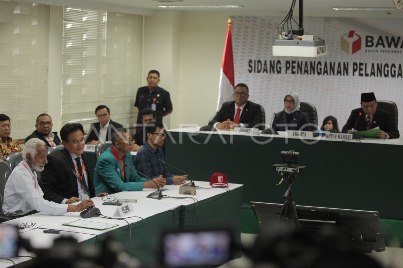 PUTUSAN PELANGGARAN ADMINISTRASI PENDAFTARAN PEMILU | ANTARA Foto