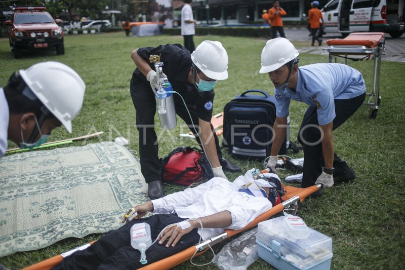 SIMULASI TANGGAP BENCANA | ANTARA Foto