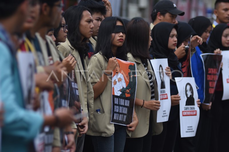 AKSI DUKUNG PENGUNGKAPAN KASUS NOVEL | ANTARA Foto