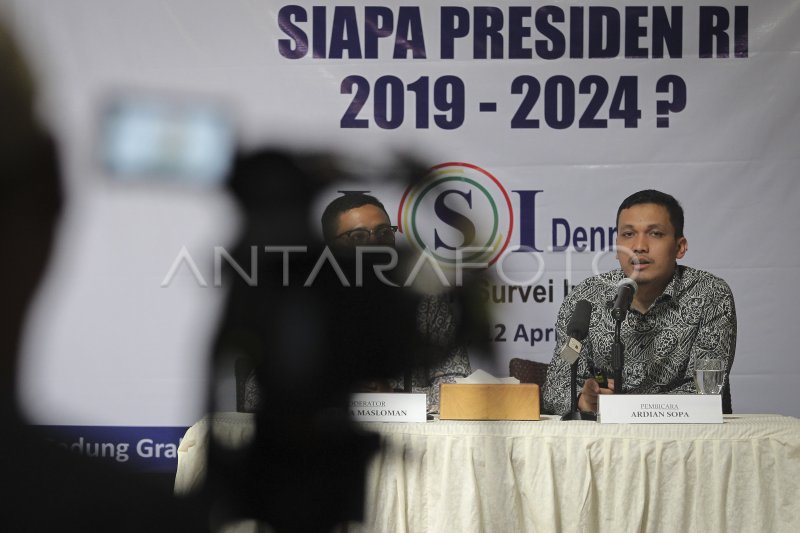 HASIL SURVEI NASIONAL LSI | ANTARA Foto