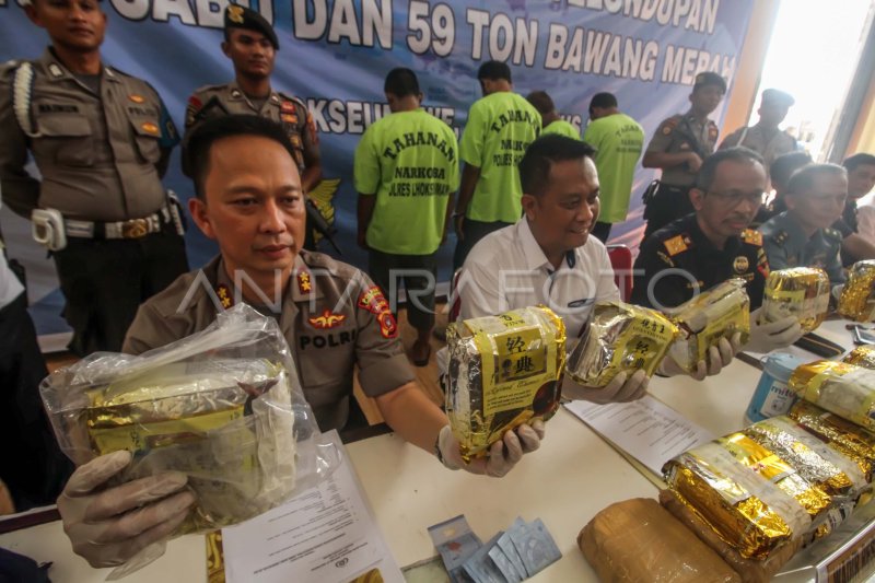 PENANGKAPAN SABU SELUNDUPAN JARINGAN INTERNASIONAL | ANTARA Foto