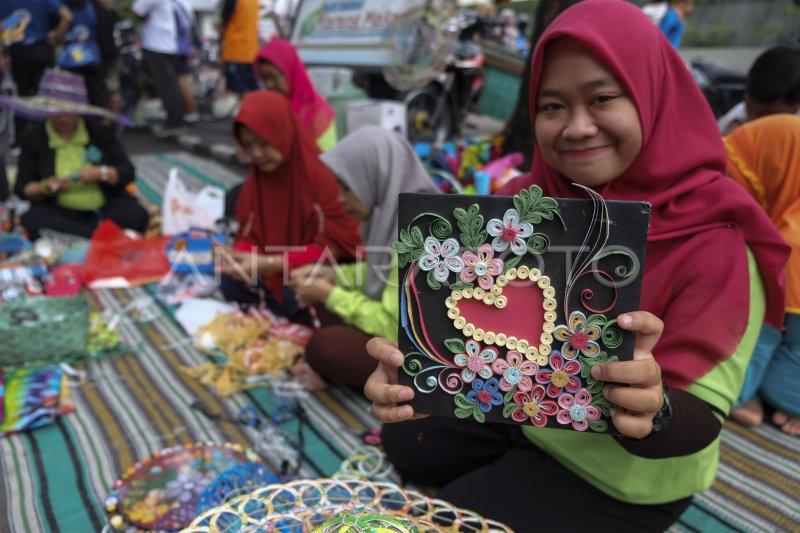 KERAJINAN KREASI DARI SAMPAH | ANTARA Foto