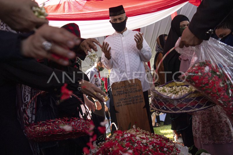 PEMAKAMAN JENDERAL TNI (PURN) PRAMONO EDHIE WIBOWO | ANTARA Foto