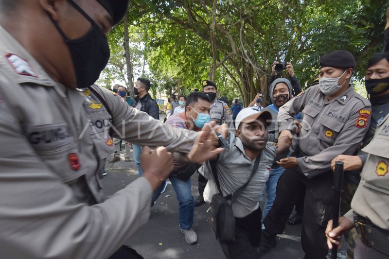 UNJUK RASA MAHASISWA PAPUA DIBUBARKAN POLISI | ANTARA Foto