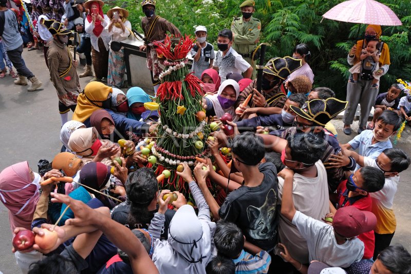 Tradisi Grebeg Besar Di Gunung Sumbing Antara Foto