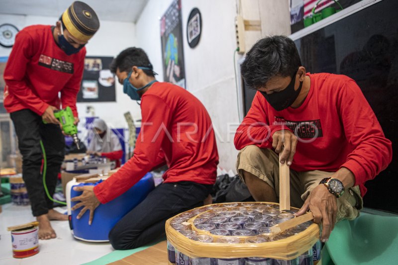 Pembuatan Kursi Dari Botol Plastik Bekas Antara Foto 8587