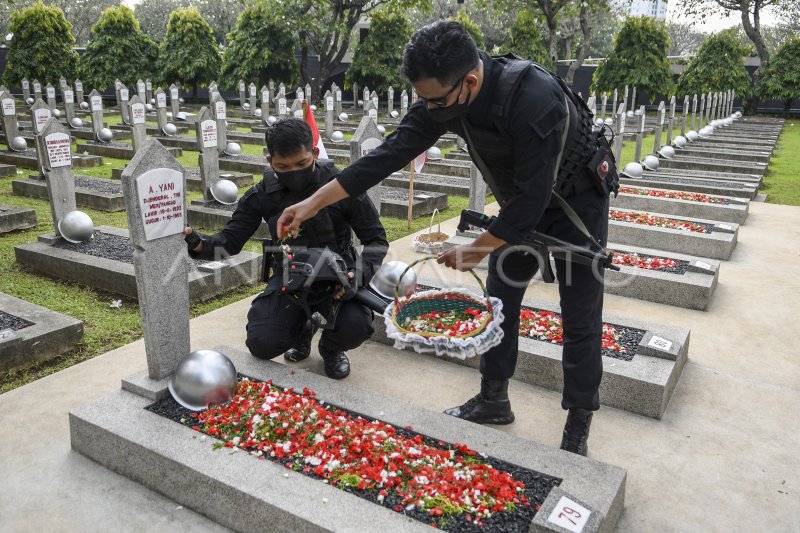 Ziarah Makam Pahlawan Di Tmpu Kalibata Antara Foto