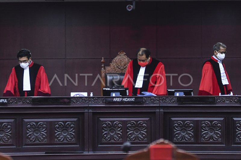 SIDANG UJI MATERIIL UU CIPTA KERJA | ANTARA Foto