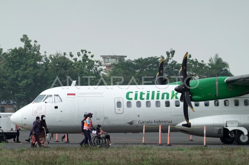 PENERBANGAN KOMERSIAL PERDANA BANDARA JENDERAL BESAR SOEDIRMAN | ANTARA ...