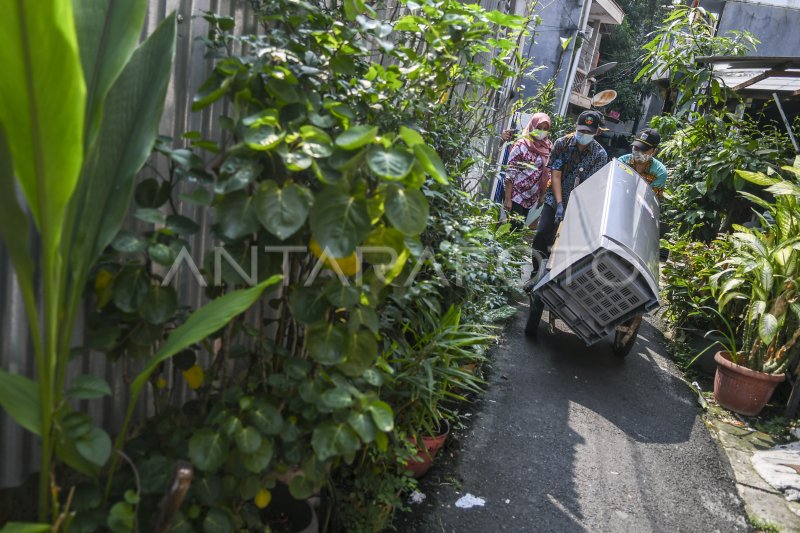 LAYANAN JEMPUT SAMPAH ELEKTRONIK DINAS LINGKUNGAN HIDUP DKI | ANTARA Foto