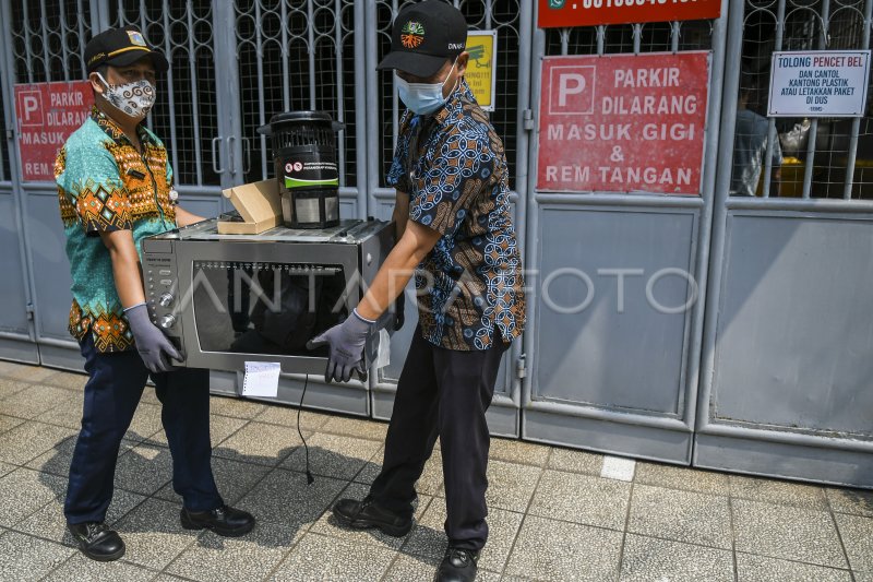 LAYANAN JEMPUT SAMPAH ELEKTRONIK DINAS LINGKUNGAN HIDUP DKI | ANTARA Foto