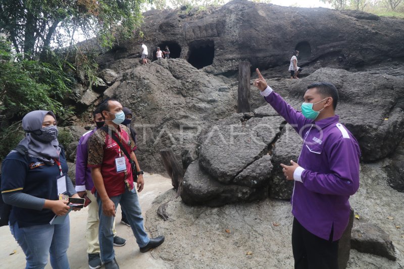 Uji Sertifikasi Pemandu Wisata Antara Foto