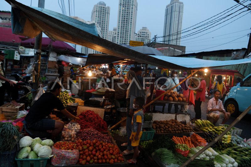 INDEKS BELANJA MASYARAKAT MENINGKAT | ANTARA Foto