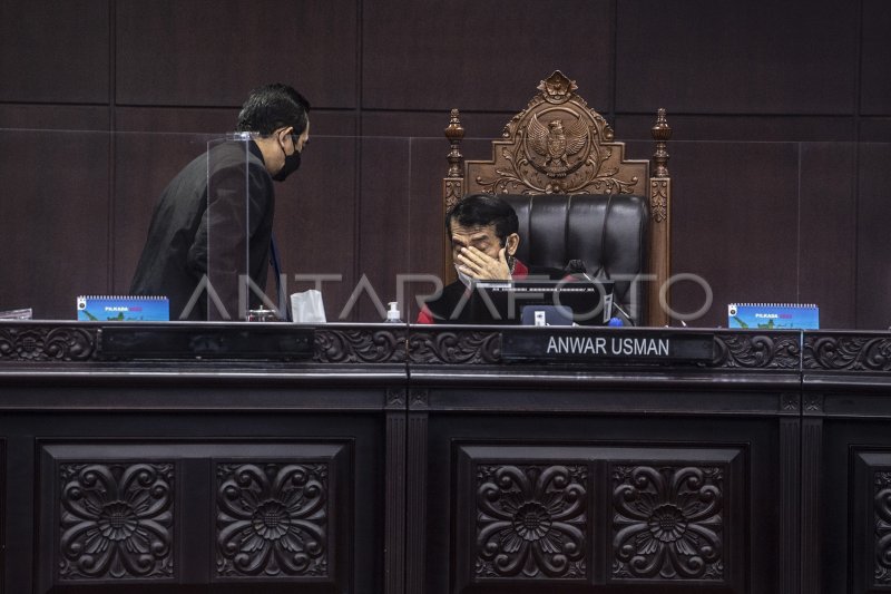 PUTUSAN MK TENTANG UU CIPTA KERJA | ANTARA Foto